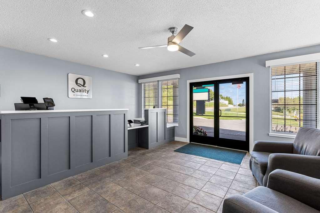 Quality Inn Lakefront Saint Ignace Beltér fotó